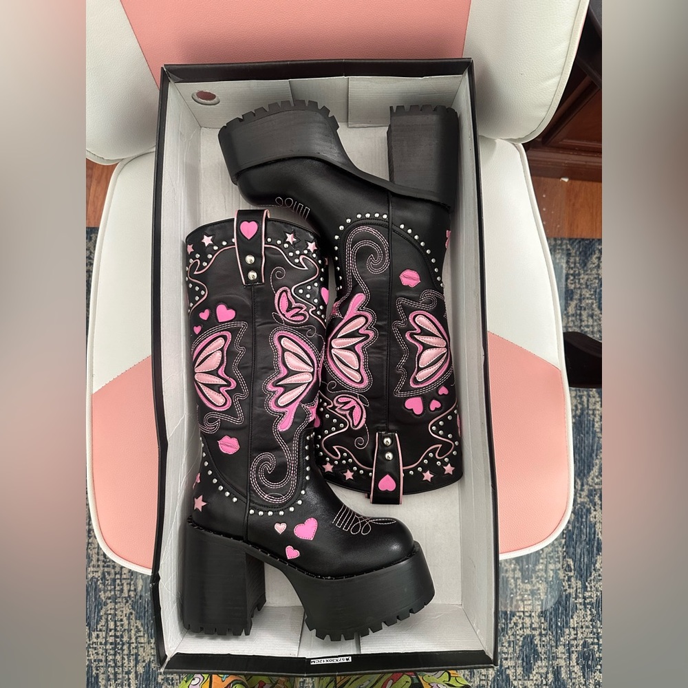 Dolls Kill x Bratz Platform Boots